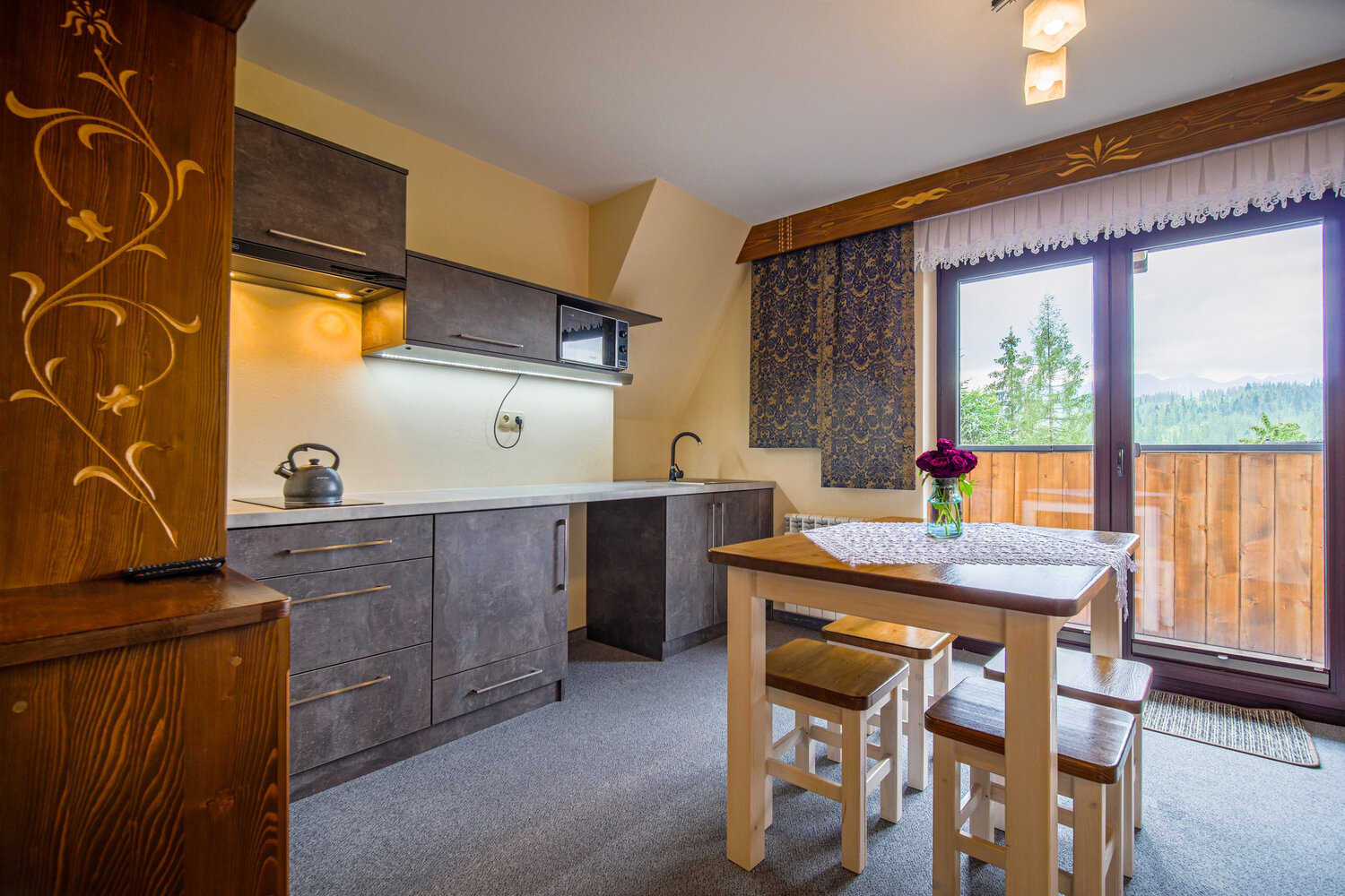 Apartament 2 — dla 4 osób z aneksem i balkonem